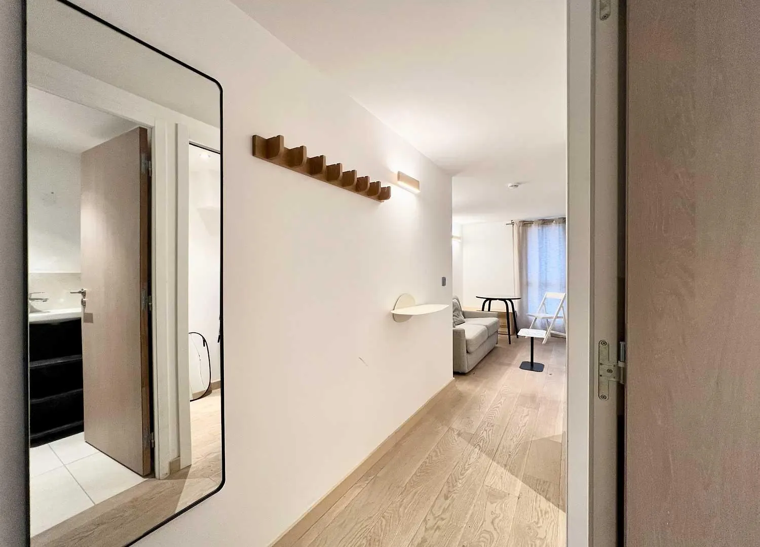 Apartment Parisian Home L Montmartre