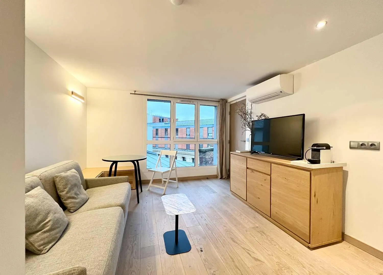 Apartment Parisian Home L Montmartre