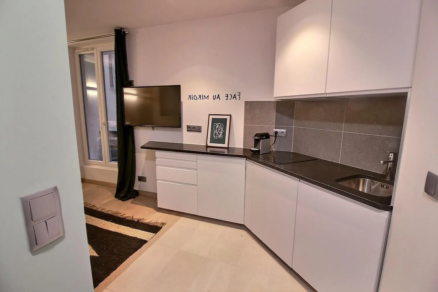 Apartment Parisian Home L Montmartre
