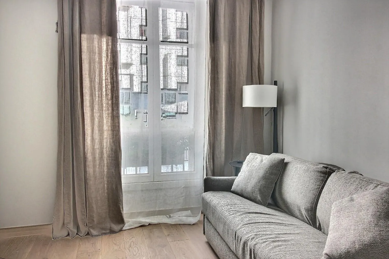 Apartment Parisian Home L Montmartre