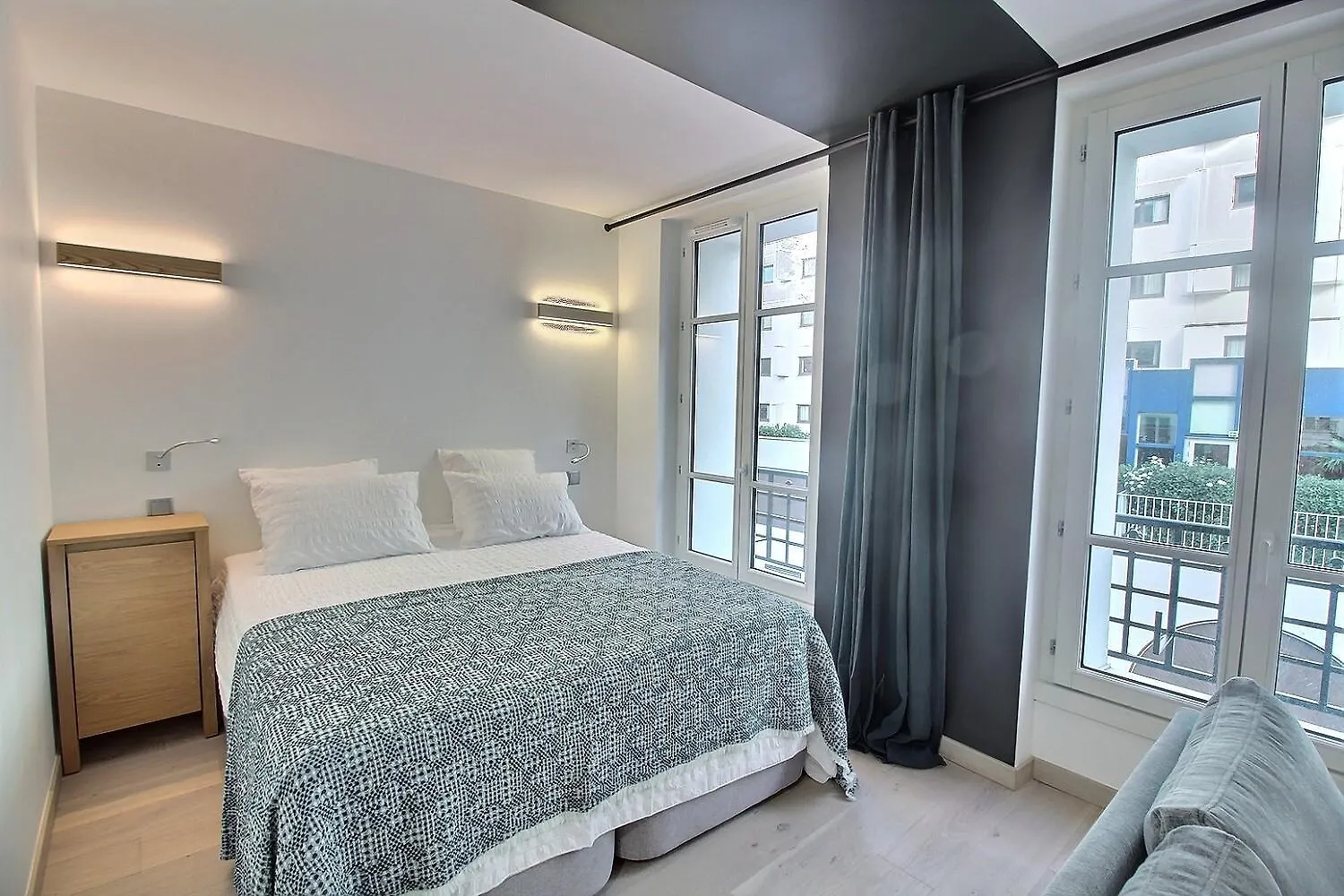 Parisian Home L Montmartre