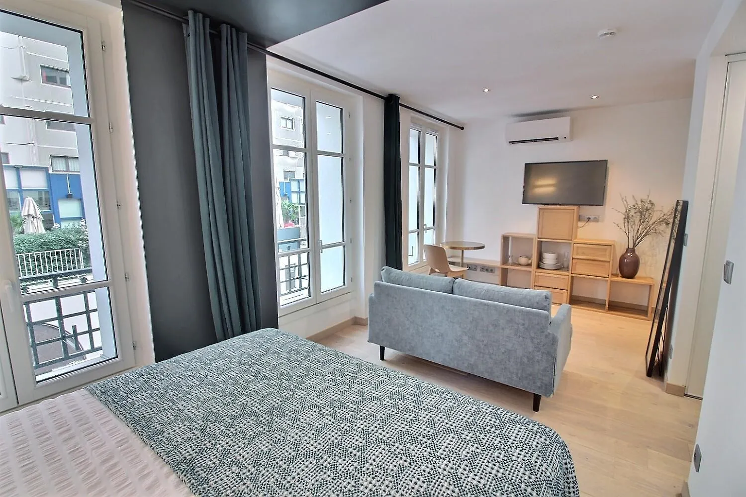 Apartment Parisian Home L Montmartre
