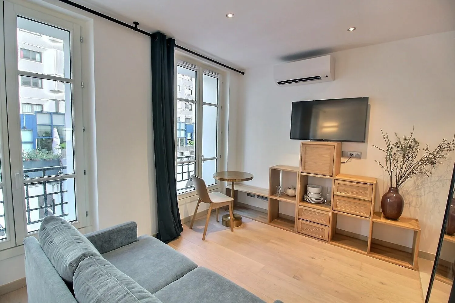 Apartment Parisian Home L Montmartre