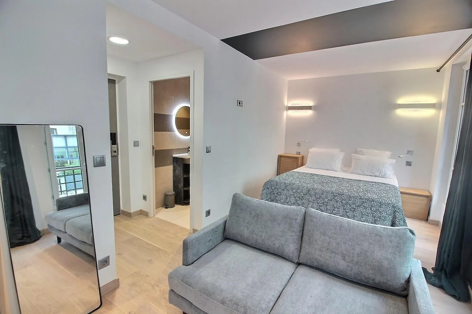 Parisian Home L Montmartre Apartment