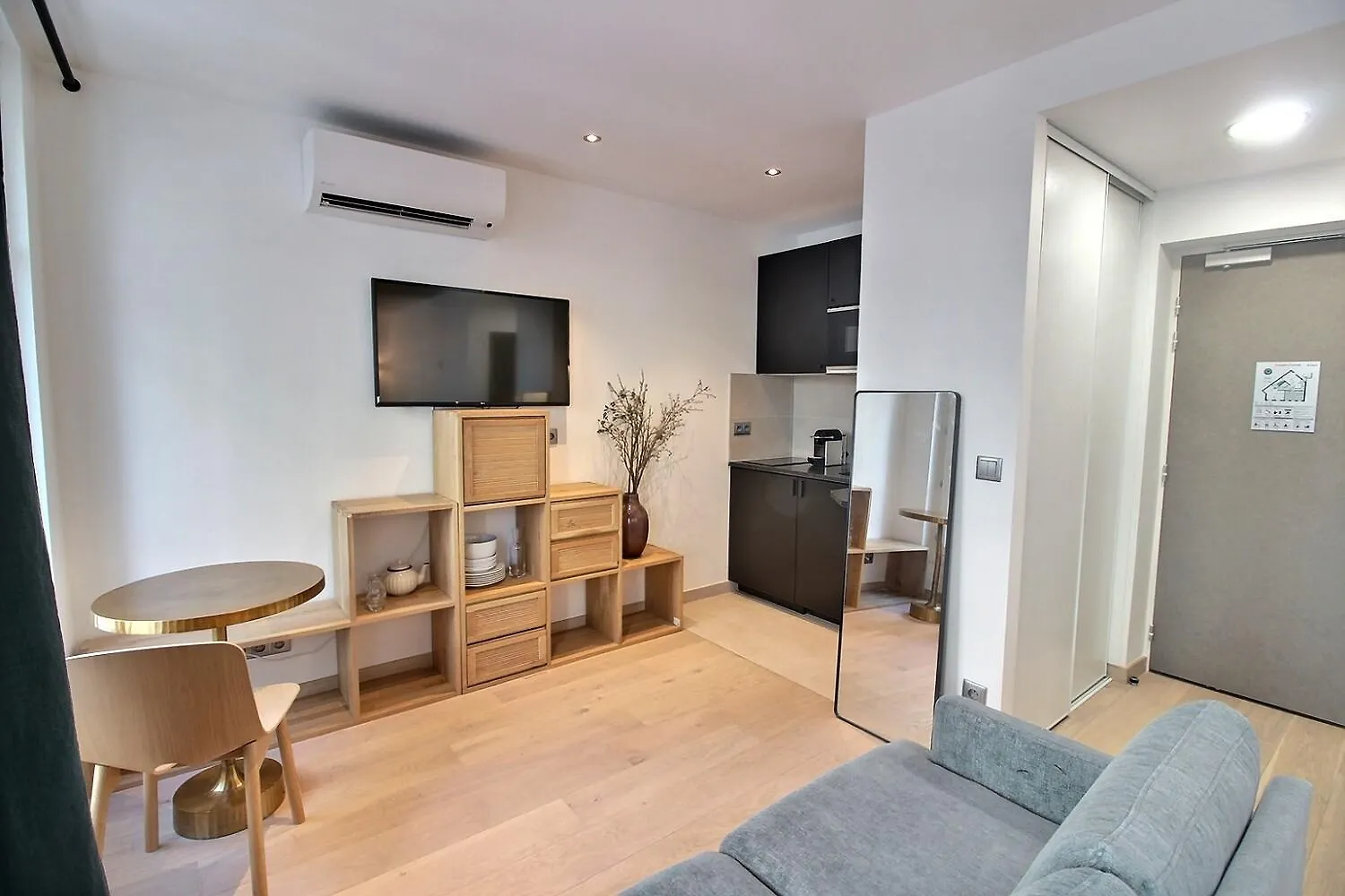Apartment Parisian Home L Montmartre