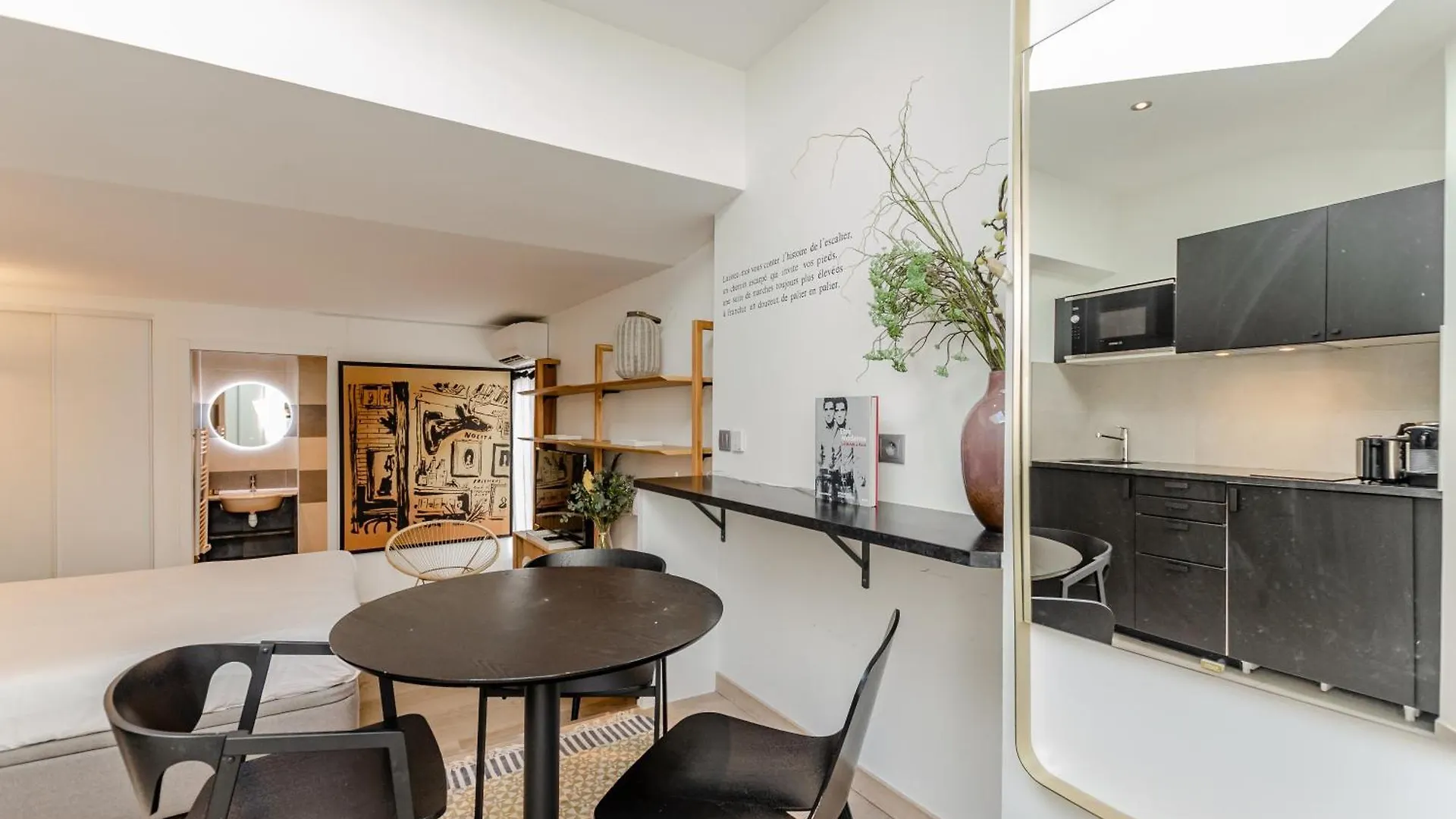 Parisian Home L Montmartre Apartment
