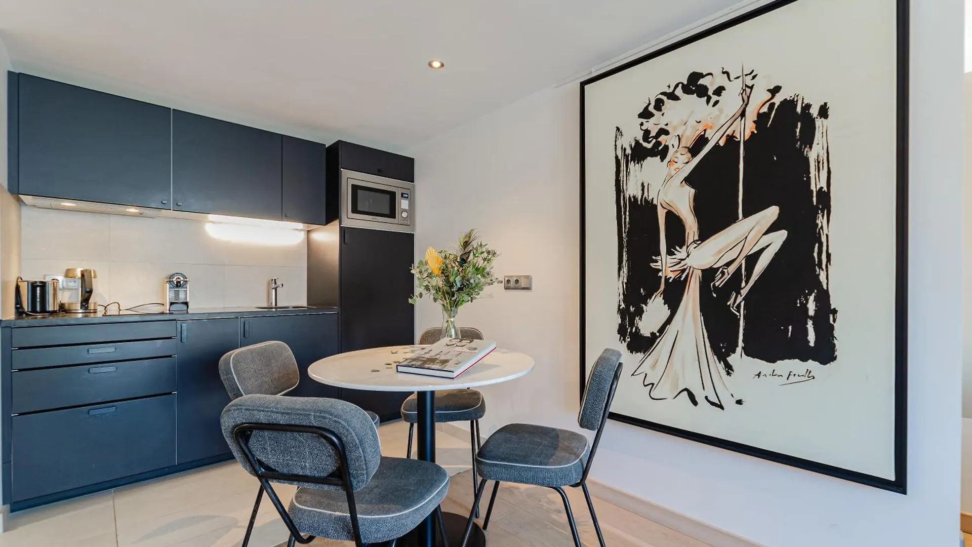 Parisian Home L Montmartre Apartment